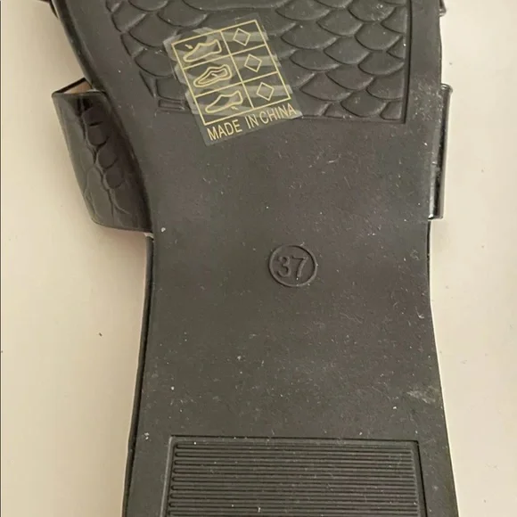 ❗️SOLD❗️New! Croc embossed black slide sandals - Picture 7 of 7